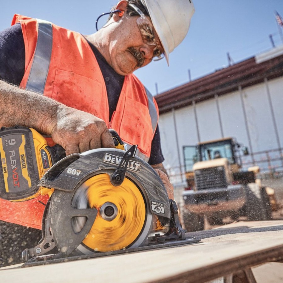 Cordless * | Dewalt Dcs578B Flexvolt 60V Max Brushless 7-1/4 Cordless Circular Saw With Brake (Tool Only)